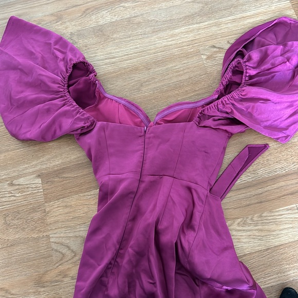 Selfie Leslie APHRODITE MOLDED BUST ANGEL SLEEVE WRAP DRESS FUSCIA - Picture 3 of 6